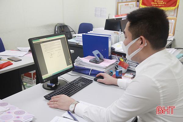 Phòng dịch Covid-19, người dân Hà Tĩnh làm hồ sơ đất đai trực tuyến